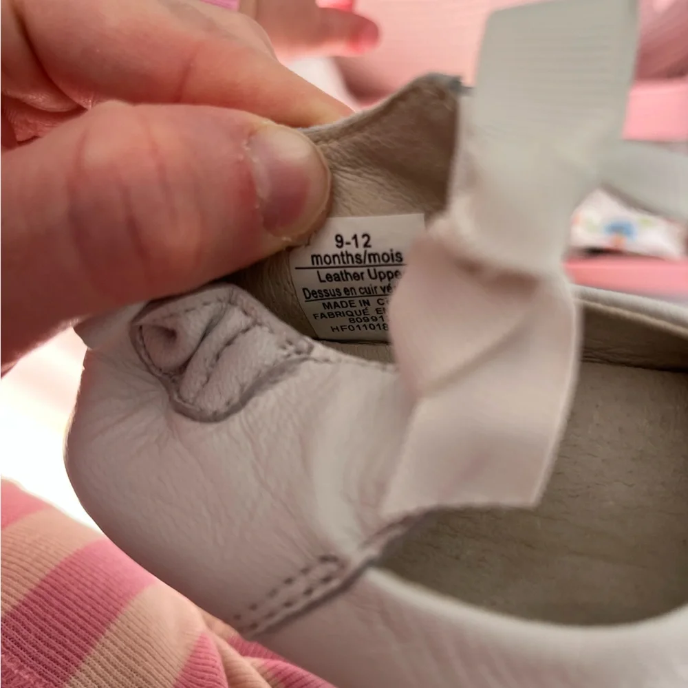 Robeez White Leather Baby Shoes - Picture 9 of 9